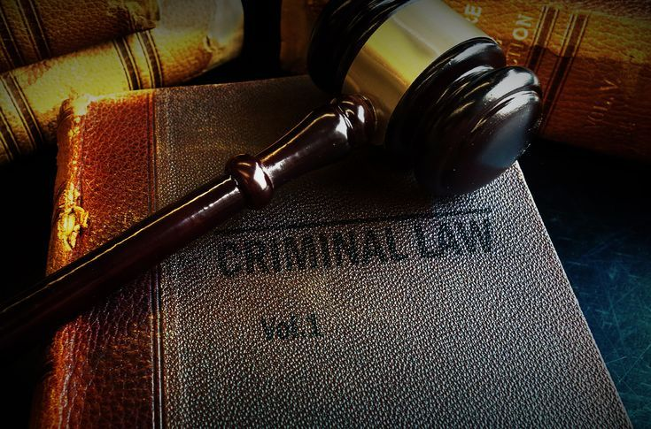Criminal Defense Attorney vs Public Defender: What Are Their Differences?