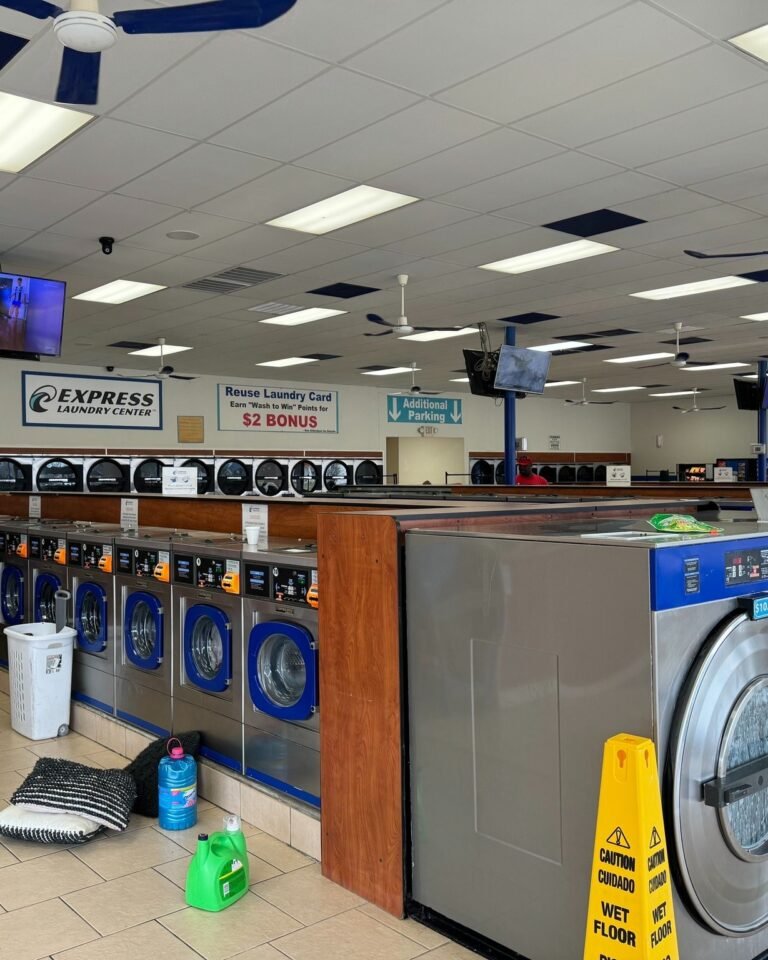 A Smarter Way for Businesses Near 77067 to Manage Commercial Laundry